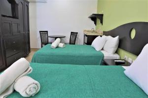 Кровать или кровати в номере Hotel Colonial Playa del Carmen