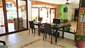 Телевизор и/или развлекательный центр в Hotel Colonial Playa del Carmen