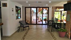 Телевизор и/или развлекательный центр в Hotel Colonial Playa del Carmen
