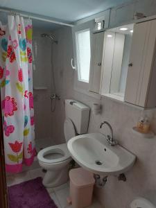 A bathroom at Vassia&Manolis
