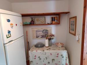 Кухня или мини-кухня в Vassia&Manolis
