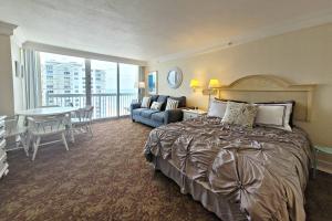 Ένα ή περισσότερα κρεβάτια σε δωμάτιο στο Daytona Beach Resort Unit #1215