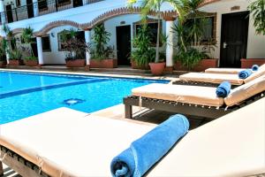 Бассейн в Hotel Colonial Playa del Carmen или поблизости