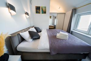 Posteľ alebo postele v izbe v ubytovaní Apartamenty Z Widokiem Na Mazury Jezioro Juno