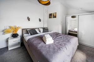 Posteľ alebo postele v izbe v ubytovaní Apartamenty Z Widokiem Na Mazury Jezioro Juno