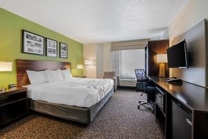 Postel nebo postele na pokoji v ubytování Sleep Inn Naperville - Chicago