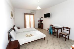 Postel nebo postele na pokoji v ubytování Lady Elena Hotel