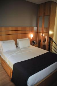 Cama ou camas em um quarto em San Diego Suítes Lourdes - OFICIAL