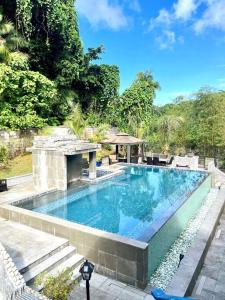 Piscina de la sau aproape de Ngermid Oasis-Spacious Studio Loft W/ Garden Views