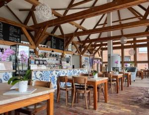 Restaurace v ubytování Holiday Home Vila Mare