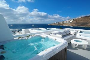 Piscina de la sau aproape de Petasos Beach Resort & Spa - Small Luxury Hotels of the World