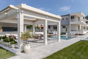 The swimming pool at or close to Sole Mare