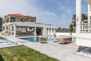 The swimming pool at or close to Sole Mare