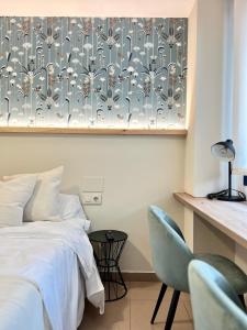 A bed or beds in a room at Hostal LA POETISA - Auto Check-in