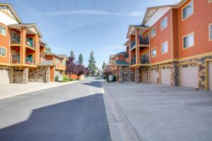an empty street in front of some apartment buildings at Coeur dAlene Condo Rental 4 Mi to Lake Hayden! in Coeur d'Alene