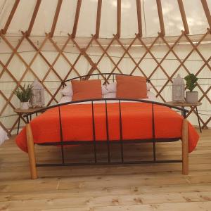Posezení v ubytování The Walled Garden Yurt