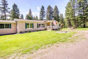 a home with a large yard with a house at Peaceful Hideaway about 16 Mi to Downtown Missoula! in Wye