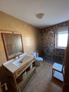 a bathroom with a sink and a toilet at Las diez ovejas alojamiento rural 