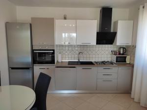 Kuchyň nebo kuchyňský kout v ubytování Grey House Zadar