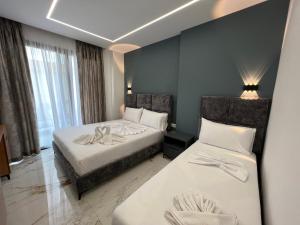 Postel nebo postele na pokoji v ubytování Poseidon Hotel 2 Ksamil