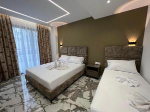 Postel nebo postele na pokoji v ubytování Poseidon Hotel 2 Ksamil