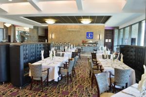 Reštaurácia alebo iné gastronomické zariadenie v ubytovaní Hotel Plaza Juan Carlos