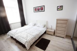 Łóżko lub łóżka w pokoju w obiekcie Rent-Apart City Center Lodz