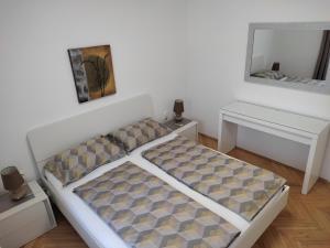 Postel nebo postele na pokoji v ubytování Grey House Zadar