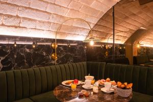 a dining room with a table with food on it at Hôtel Aston in Paris