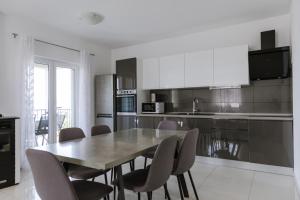 Kuchyň nebo kuchyňský kout v ubytování Grey House Zadar