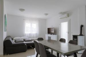 TV a/nebo společenská místnost v ubytování Grey House Zadar