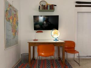 TV a/nebo společenská místnost v ubytování Niko Rooms