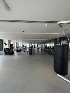 a large room with a gym with a large black barrel at Exclusivo departamento en cdmx in Mexico City