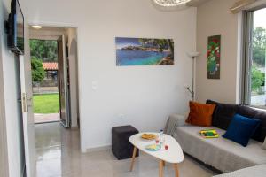 A seating area at Akontio Apartment with Sea View