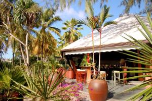 Giardino di STUDIO FONCTIONNEL dans HOTEL CARAYOU SPA PISCINES