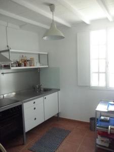 Kuchyň nebo kuchyňský kout v ubytování A Barraca. Casa con jardín y vistas a la ría