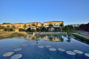 Bazén v ubytování The Westin Pushkar Resort & Spa nebo v jeho okolí