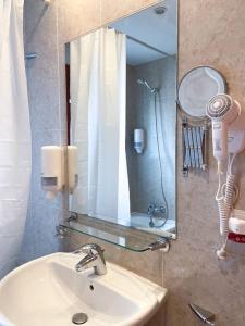 Moderno Y Rústico En Ransol 6pax l by BonesVacances tesisinde bir banyo