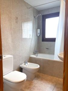 Moderno Y Rústico En Ransol 6pax l by BonesVacances tesisinde bir banyo
