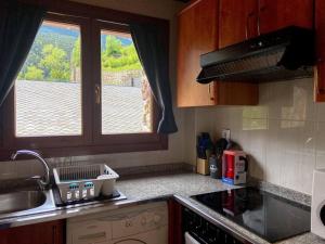 Moderno Y Rústico En Ransol 6pax l by BonesVacances tesisinde mutfak veya mini mutfak