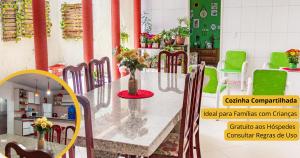 a dining room with a table and chairs at Casa da Maia Hostel in Tianguá