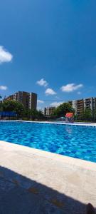 Bazén v ubytování Confortable apartmento en Ricaurte cundinamarca nebo v jeho okolí