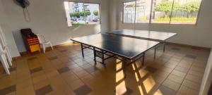 Stolní tenis v ubytování Confortable apartmento en Ricaurte cundinamarca nebo okolí