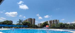 Bazén v ubytování Confortable apartmento en Ricaurte cundinamarca nebo v jeho okolí