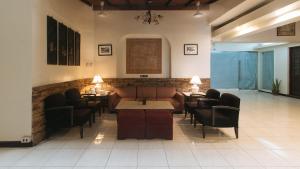 Χώρος καθιστικού στο El Rico Suite Makati by RedDoorz