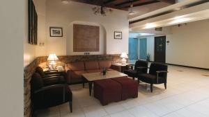 Χώρος καθιστικού στο El Rico Suite Makati by RedDoorz