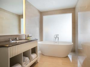 Kopalnica v nastanitvi Four Points by Sheraton Bandung