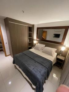 a bedroom with a large bed in a room at Flat Rio Centro, 1km do Rio centro 3km da Jeunesse Arena Parque Olímpico em frente ao Projac e a poucos minutos da Praia da Barra in Rio de Janeiro +19 photos