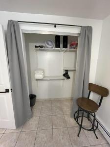 Ванная комната в Two Bedroom Private Apt near NYC