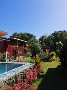 Bazén v ubytování EDMUND's GARDEN INN nebo v jeho okolí